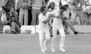 Kapil Dev takes out Viv Richard with one tough catch 